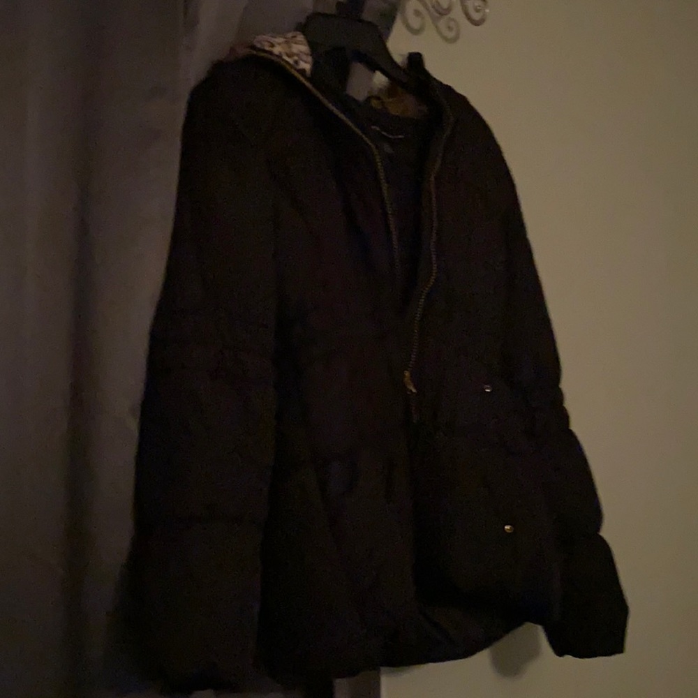 Girls black coat with faux fur and leopard color in the hood